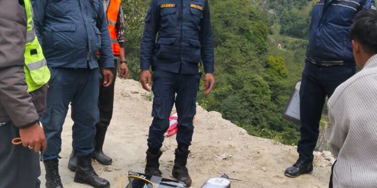 साल्मे पहिरो क्षेत्रमा दुर्घटना न्यूनीकरणका लागि विद्युतिय पोल र हेलेजेन लाइट जडान