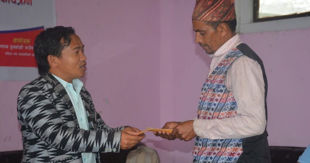 माप्य दुधकोशीमा अपाङ्गता भएका व्यक्तिलाई उपचार सहयोग, व्यवसाय अनुदान र शैक्षिक सामग्री वितरण