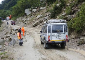  सोलुका नयाँ सीडीओ मगरको पहिलो अनुगमन, साल्मे पहिरोबाट सडक आवागमन अवरुद्ध हुन नदिने प्रतिवद्धता 