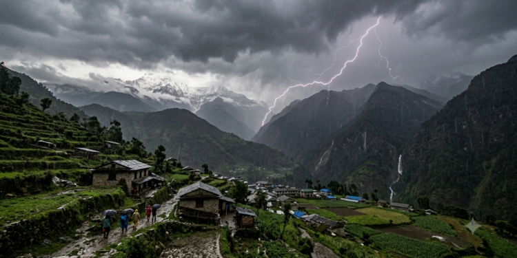 आजको मौसम : अधिकांश स्थानमा वर्षा र चट्याङको जोखिम