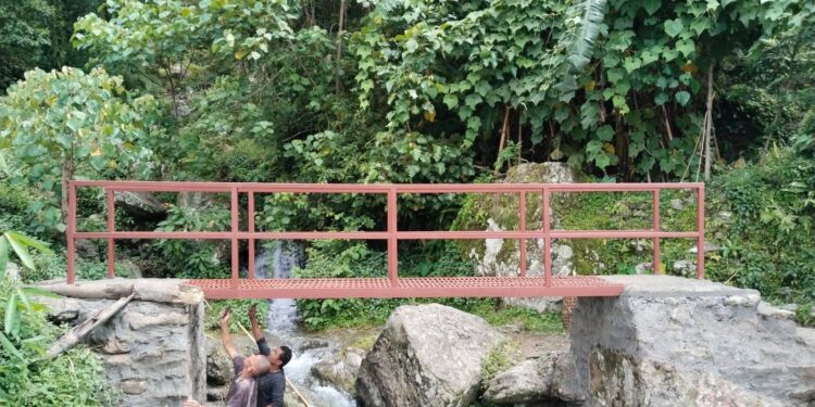 सामलेकु खोलामा बन्यो १ लाख ५० हजारको पुल