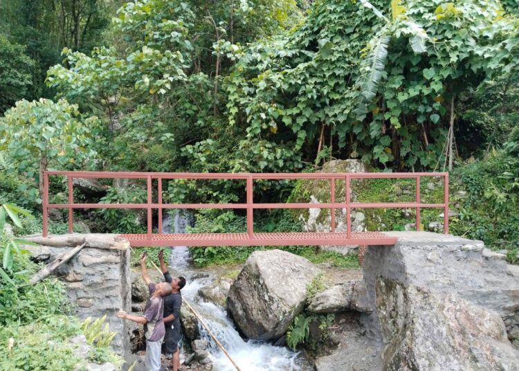 सामलेकु खोलामा बन्यो १ लाख ५० हजारको पुल