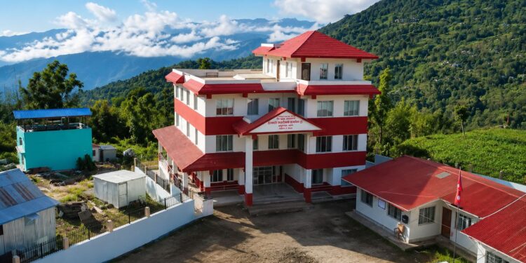  दिप्रुङमा काठ ढुवानीका कारण सडक जर्जर, मर्मत गर्न गाउँपालिका र व्यवसायी बिच सहमति 