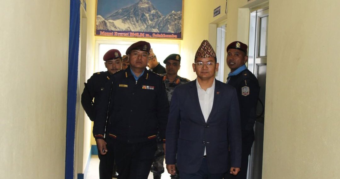 सोलुमा प्रहरी कार्यालय पुगे प्रजिअ थापा मगर, प्रभावकारी सेवा दिन निर्देशन