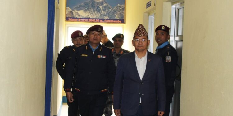सोलुमा प्रहरी कार्यालय पुगे प्रजिअ थापा मगर, प्रभावकारी सेवा दिन निर्देशन