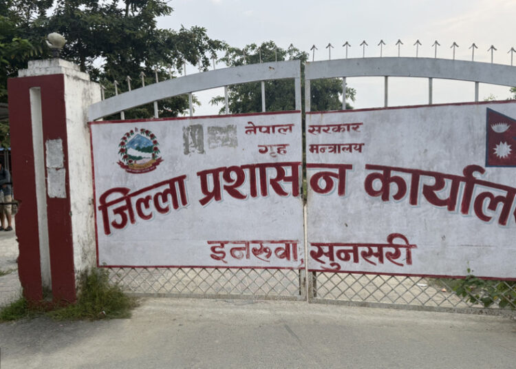 तनावग्रस्त बन्यो सुनसरी कोशी ब्यारेजदेखि इटहरीको पकली चोकसम्म कर्फ्यु जारी