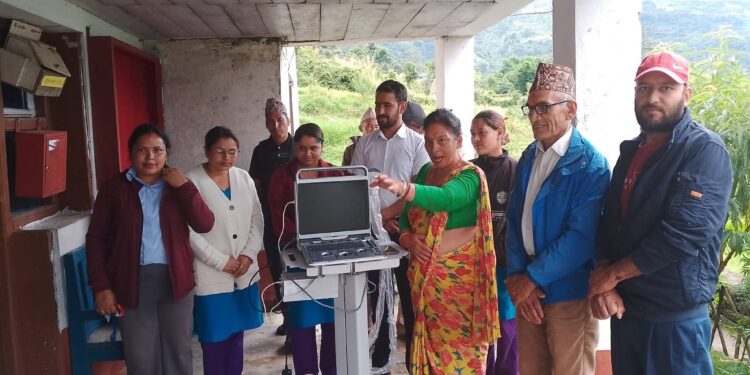 चौलाखर्क स्वास्थ्य चौकीलाई भिडियो एक्स–रे मेसिन हस्तान्तरण