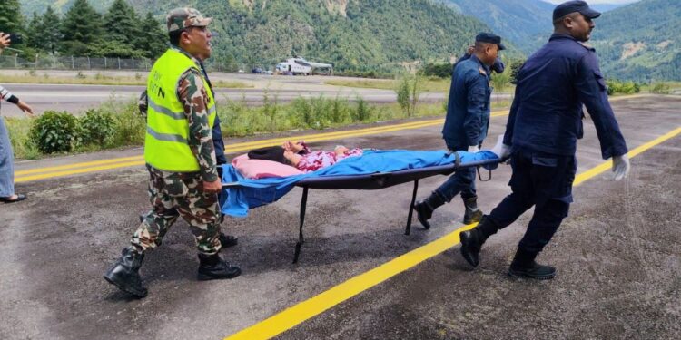 जटिल प्रसूति समस्या भएपछि सोलुखुम्बुकी महिलाको हवाई उद्धार