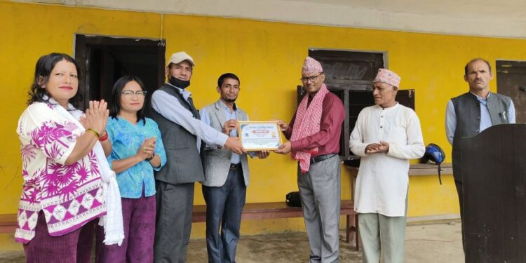 पूर्व विद्यार्थी डा. बास्तोलालाई विद्यावारिधि उपाधि हासिल गरेकोमा केदार माविको सम्मान