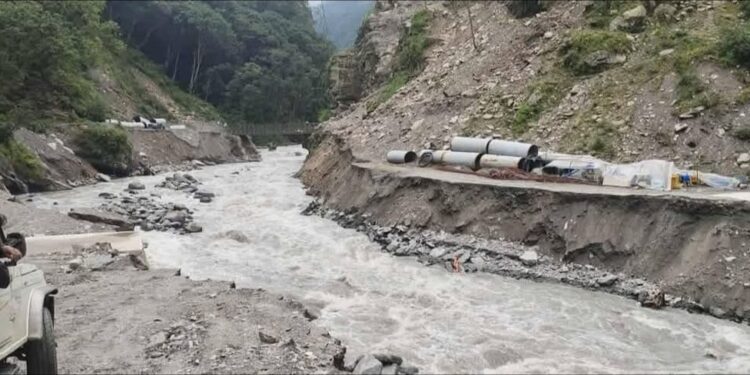 हुङ्गा खोलामा पहिरो झरेपछि ड्याम बनेको भन्दै तल्लो तटीय क्षेत्रका बासिन्दालाई सुरक्षित रहन आग्रह