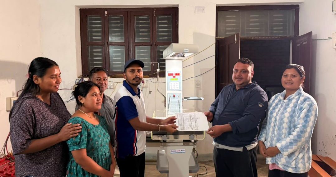 उदयपुरका तीन स्वास्थ्य चौकीलाई बेबी वार्मर र १७ स्वास्थ्य चौकीलाई नेबुलाइजर मेसिन हस्तान्तरण