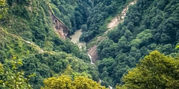 हुङ्गा खोलामा बनेको ड्यामबाट पानी बग्न थालेपछि जोखिम घट्यो