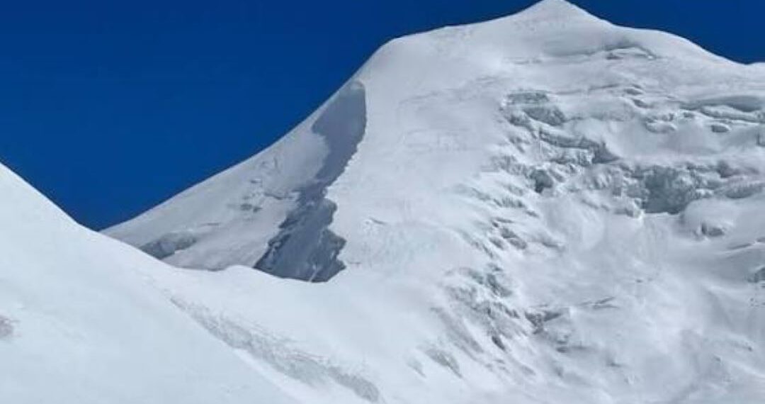 हिम्लुङ हिमालमा हिमपहिरो : १४ जना अझै सम्पर्कविहीन, खोजी जारी