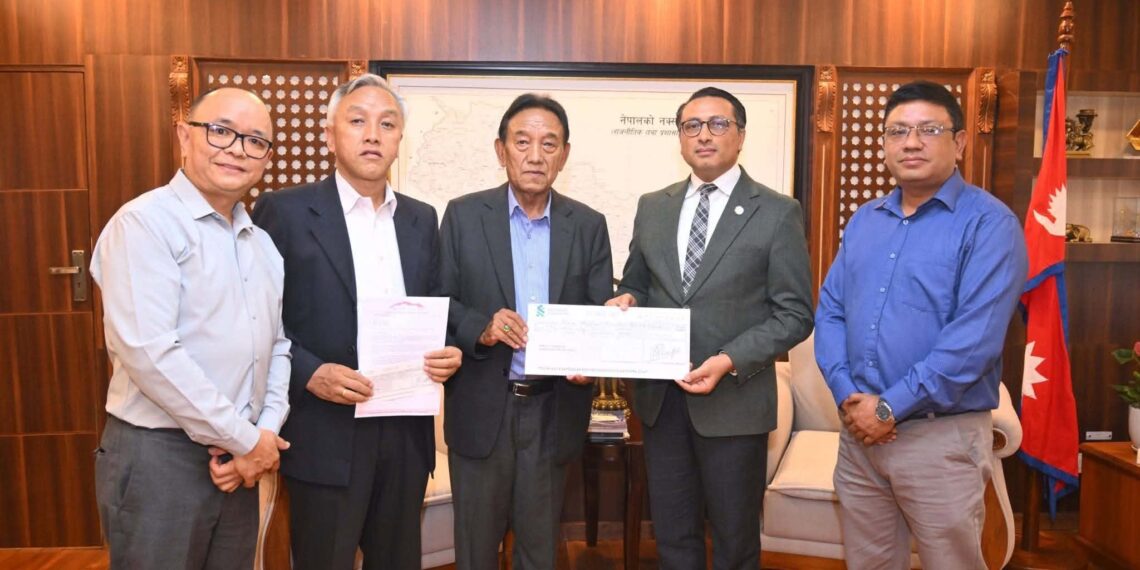 हिमालयन ट्रष्टले गर्यो बाढीपीडितका लागि ५० लाख सहयोग