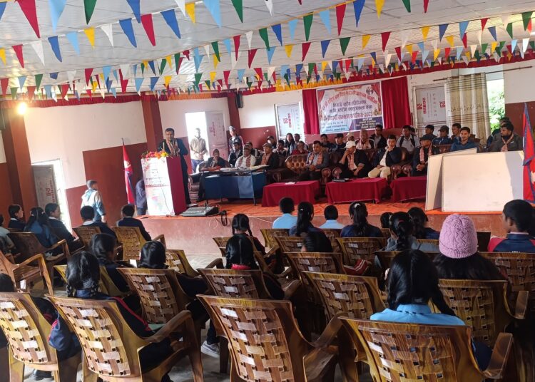 ऐसेलुखर्कमा बाल दिवस मनाइयो, उत्कृष्ट विद्यार्थी पुरस्कृत