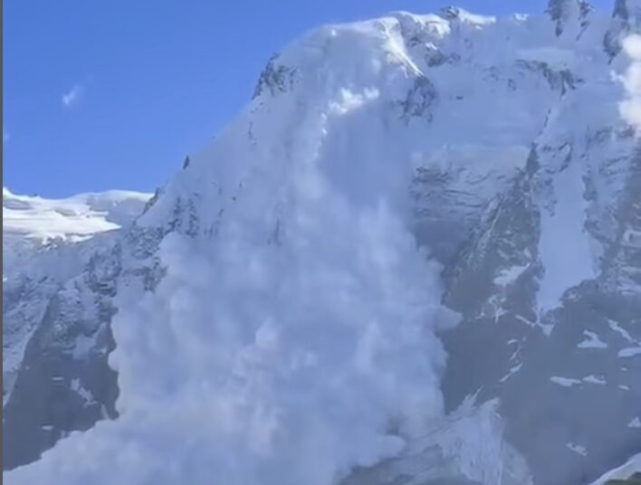 हिमलुङ हिमालमा हिमपहिरो, १० जना आरोही तथा सहयोगी सम्पर्कविहीन