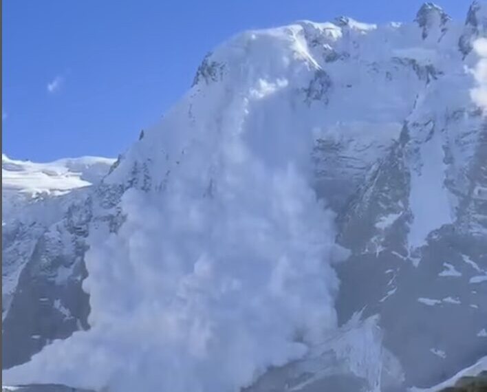 हिमलुङ हिमालमा हिमपहिरो, १० जना आरोही तथा सहयोगी सम्पर्कविहीन