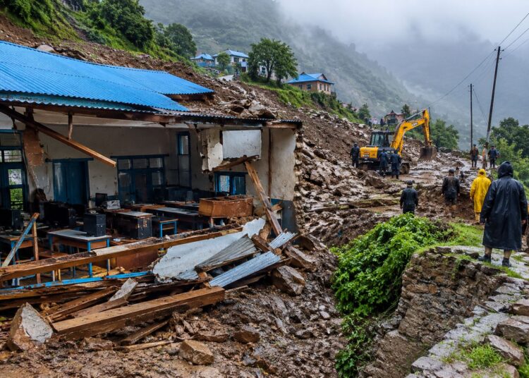 सोलुखुम्बुमा वर्षाको वितण्डा ः विद्यालय  सहितका दर्जनाैँ  घरमा क्षति