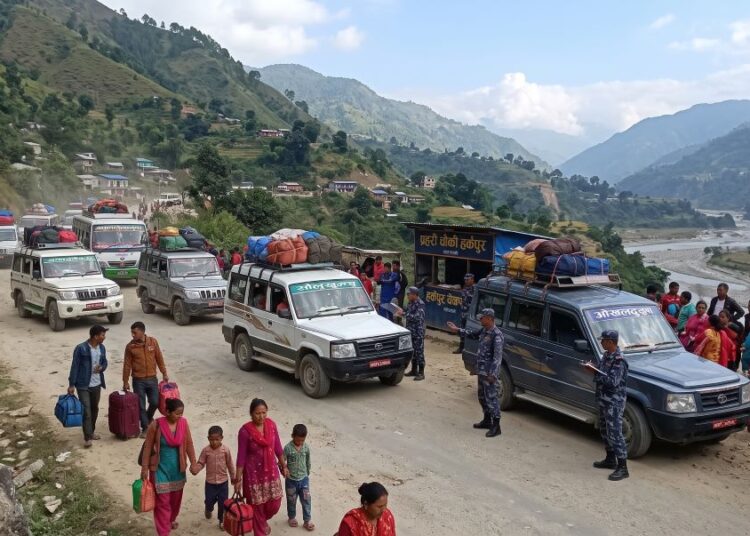 दशैँ मनाउन सोलुखुम्बु सहित तीन जिल्लाका ८ हजार ७६९ नागरिक गाउँ फर्किए