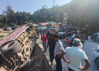 खुर्कोटमा यात्रुवाहक बस दुर्घटना, नौ जना घाइते