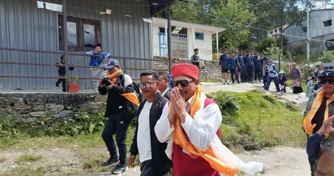 ‘म धर्मगुरु होइन, झाँक्री गुरु मात्र हुँ’ : प्रकाश भुजेल