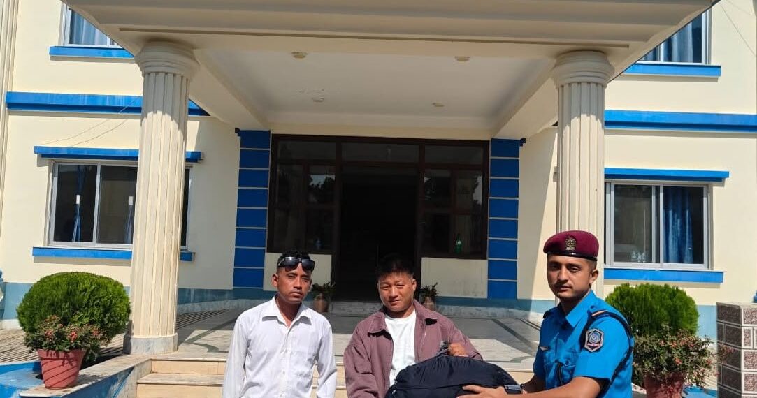 उदयपुरमा सिटी सफारीमा छुटेको गरगहना र कपडासहितको झोला धनीलाई फिर्ता
